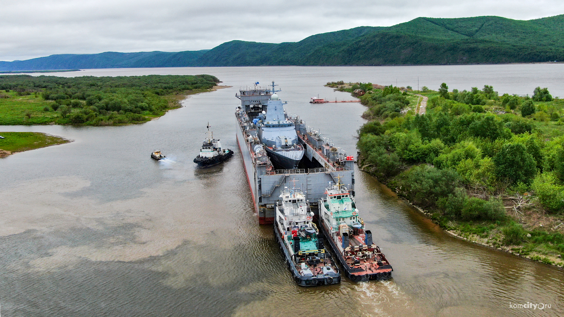 Russian Project 20380 Corvette Transported From Amur Shipyard To Vladivostok Via Floating Transport Dock (Photos)