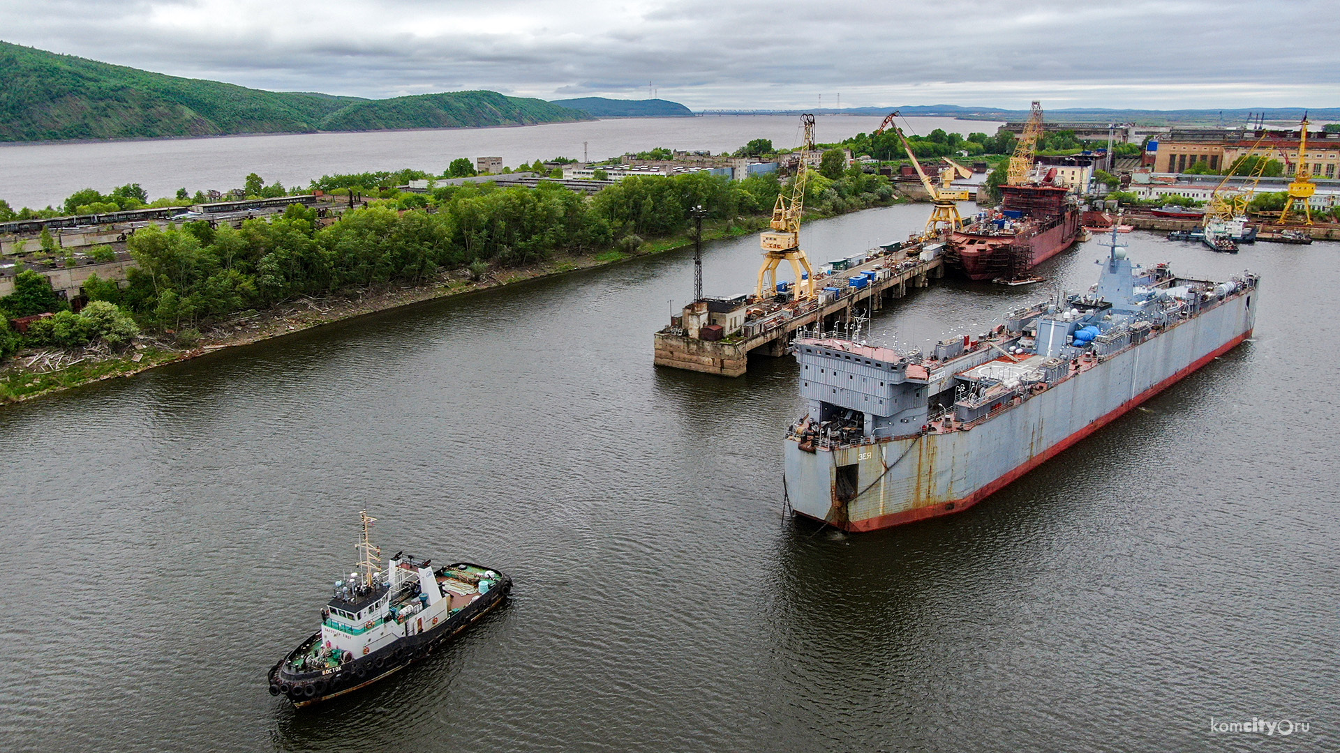 Russian Project 20380 Corvette Transported From Amur Shipyard To Vladivostok Via Floating Transport Dock (Photos)