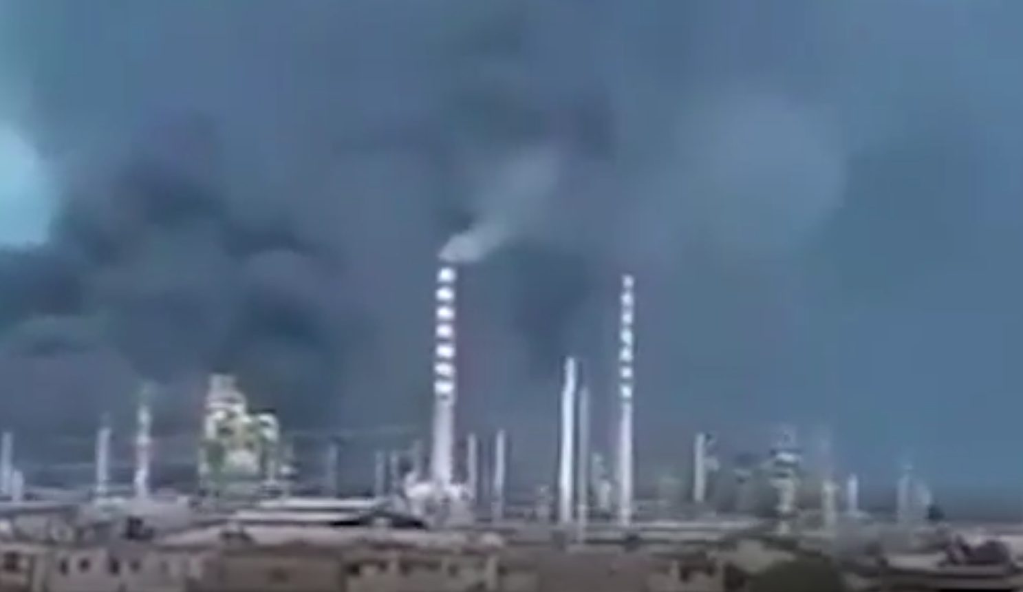 Large Fire Breaks Out At Venezuelan Refinery At Which Iranian Experts Are Working