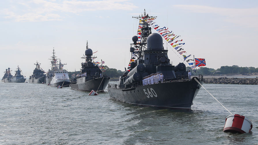 Russia Celebrates Navy Day With Large Sea, Land And Air Demonstrations