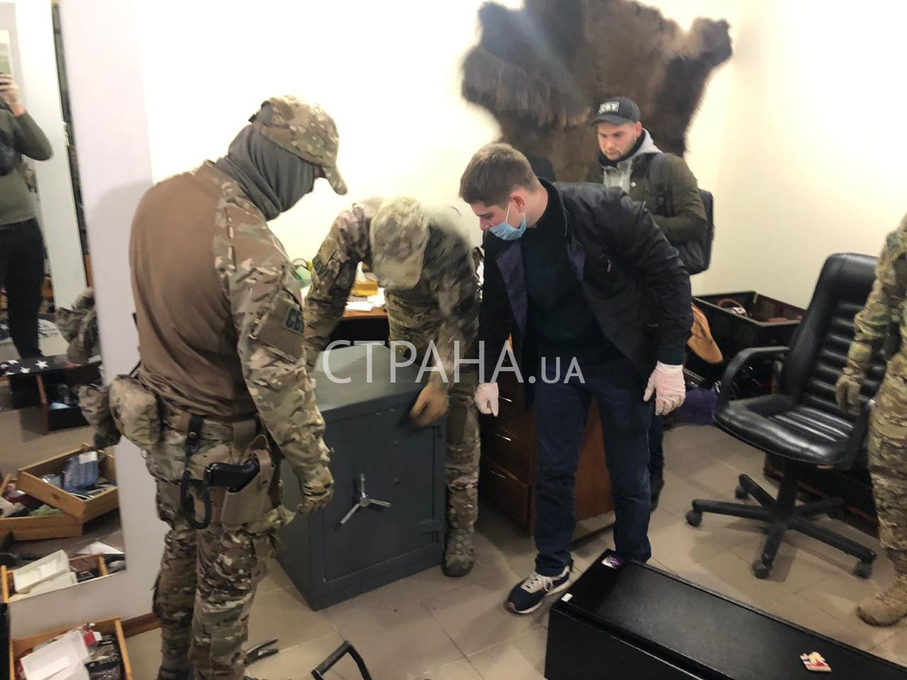 Ukrainian SBU Raids Cells Of Radical Nationalist Groups Amid Local Elections