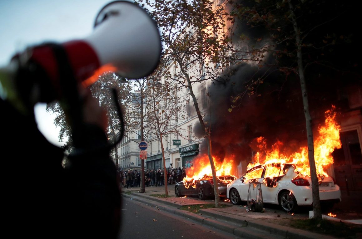 US-styled Chaos In France: Protests Against Security Law And Police Brutality Turn Paris Into Battle Zone