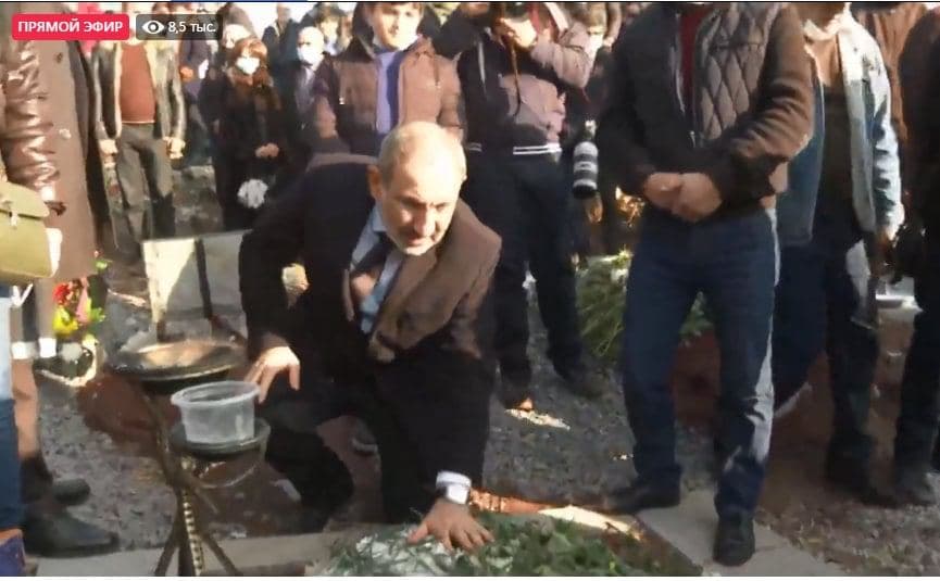 Pashinyan Comes Out Of The Basement, Meets With Opposition Protest Demanding His Resignation