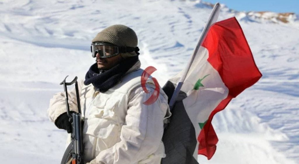 Syrian Soldiers Climb Mount Hermon (Photos)