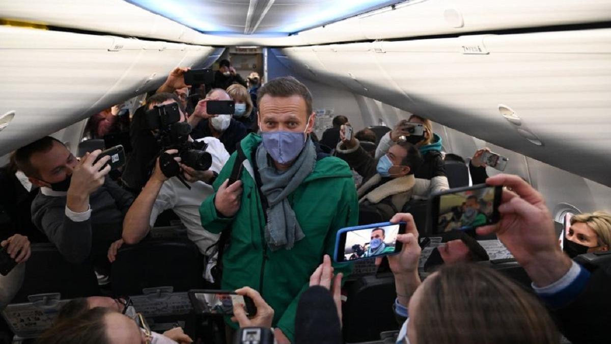 Navalny Detained In Moscow. Belarus-Like Scenario Started?