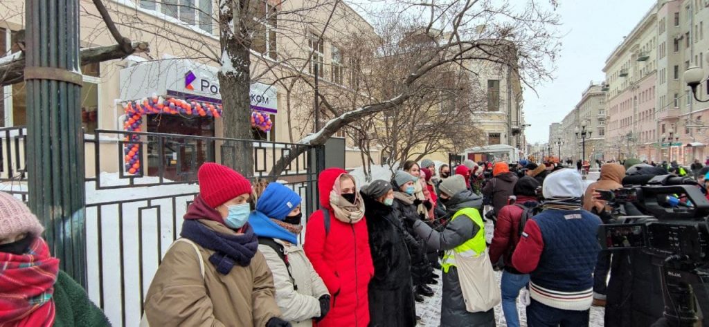 Fake Leader Of Fake Opposition: One (!) Person Came In Time To Participate In Protest In Support Of Yulia Navalny In Moscow