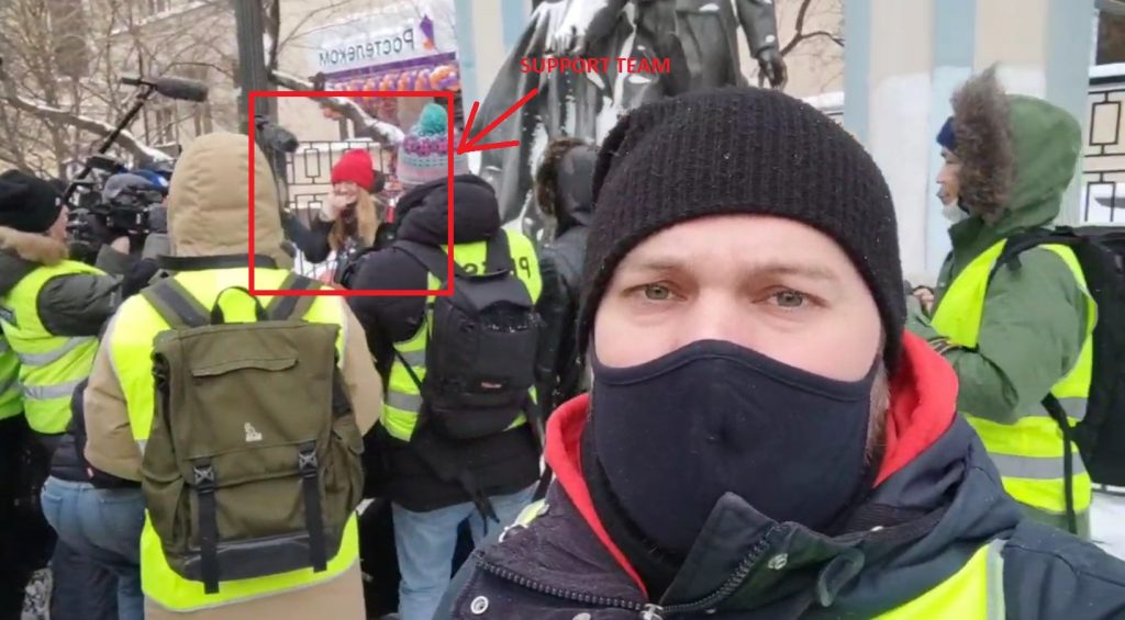 Fake Leader Of Fake Opposition: One (!) Person Came In Time To Participate In Protest In Support Of Yulia Navalny In Moscow