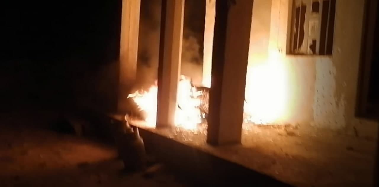 ISIS Terrorists Burned Iraqi Military Post On Border With Saudi Arabia (Photos)