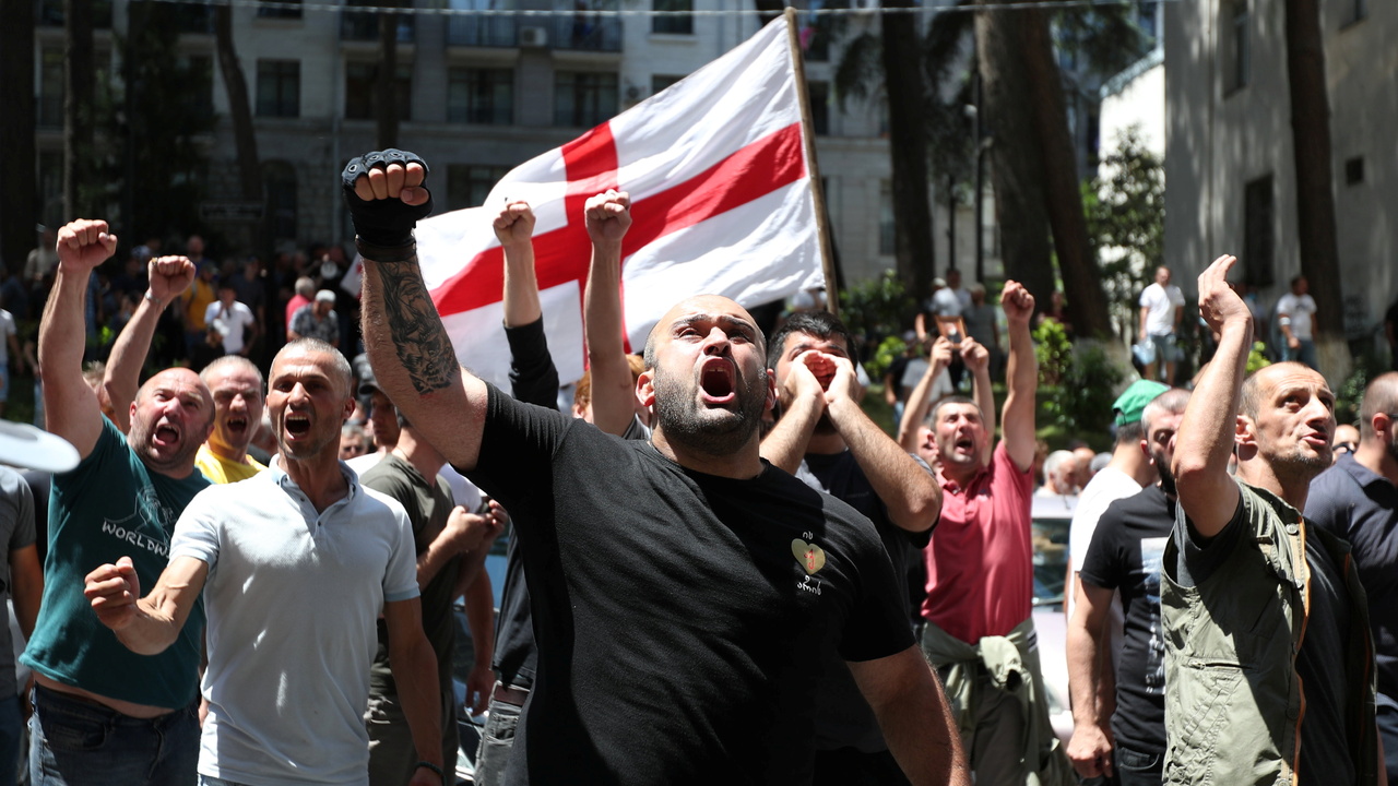 Gay-Pride Failed In Tbilisi As Thousands Of Protesters Went To The Streets To Defend Their Values