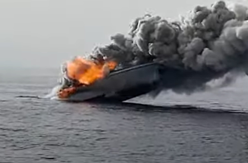 In Video: Italian Patrol Boat Sank In Mediterranean After Engine Fire