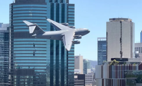 In Video: Australian Boeing C-17 Globemaster III Weaving Between Skyscrapers