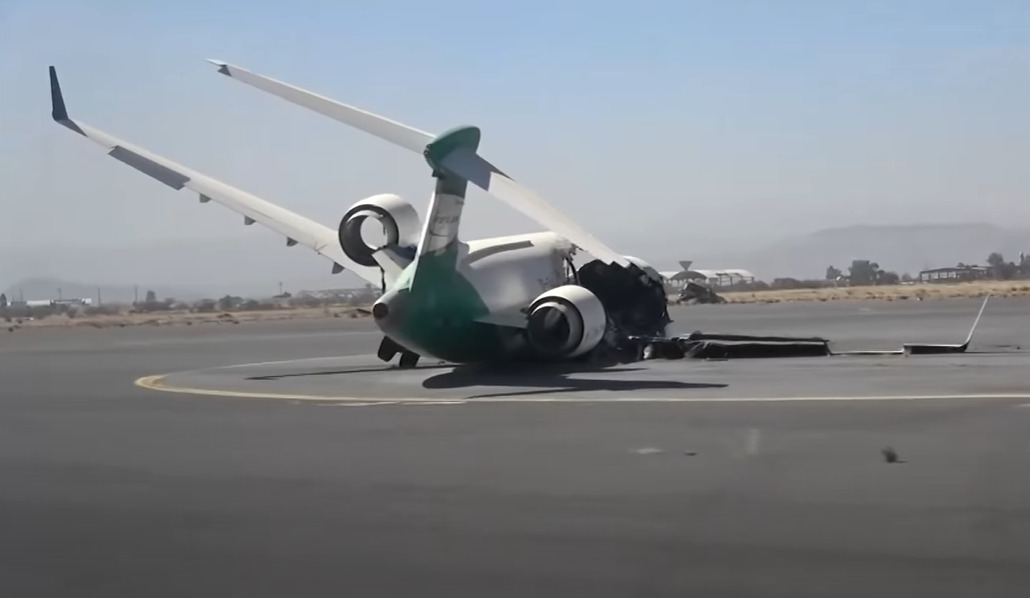 Saudi-led Coalition Intensive Airstrikes Leave Sanaa Airport Out Of Service (Videos)