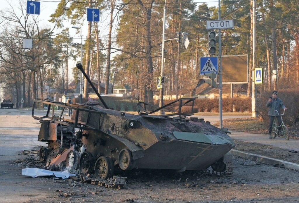 DPR Forces Vow To Fully Encircle Mariupol Today. Battle For Kharkov Continues (Video)