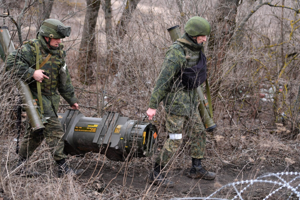 DPR Troops Prepare For Storm Of Mariupol. Russian Attack Helicopters Buzz Nikolayev Area (Video)