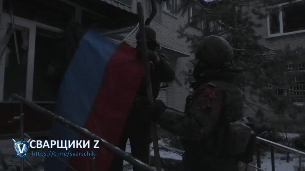 DPR Troops Wave Their Flag Over Volnovakha (Video, Photos)