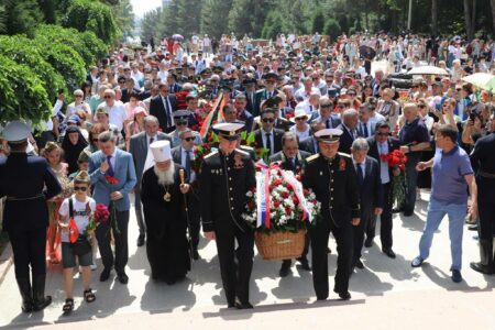 How Victory Day Is Celebrated In Different Countries Of World (Photos, Videos)