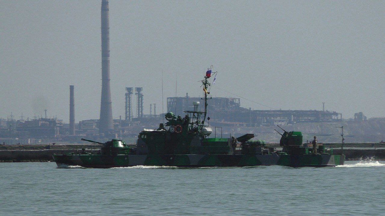 Russian Artillery Boats Spotted On Patrol Near Mariupol Port (Photos)