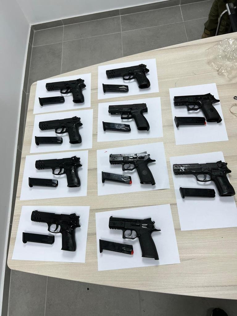 Israeli Army Foils Attempt To Smuggle Handguns From Jordan