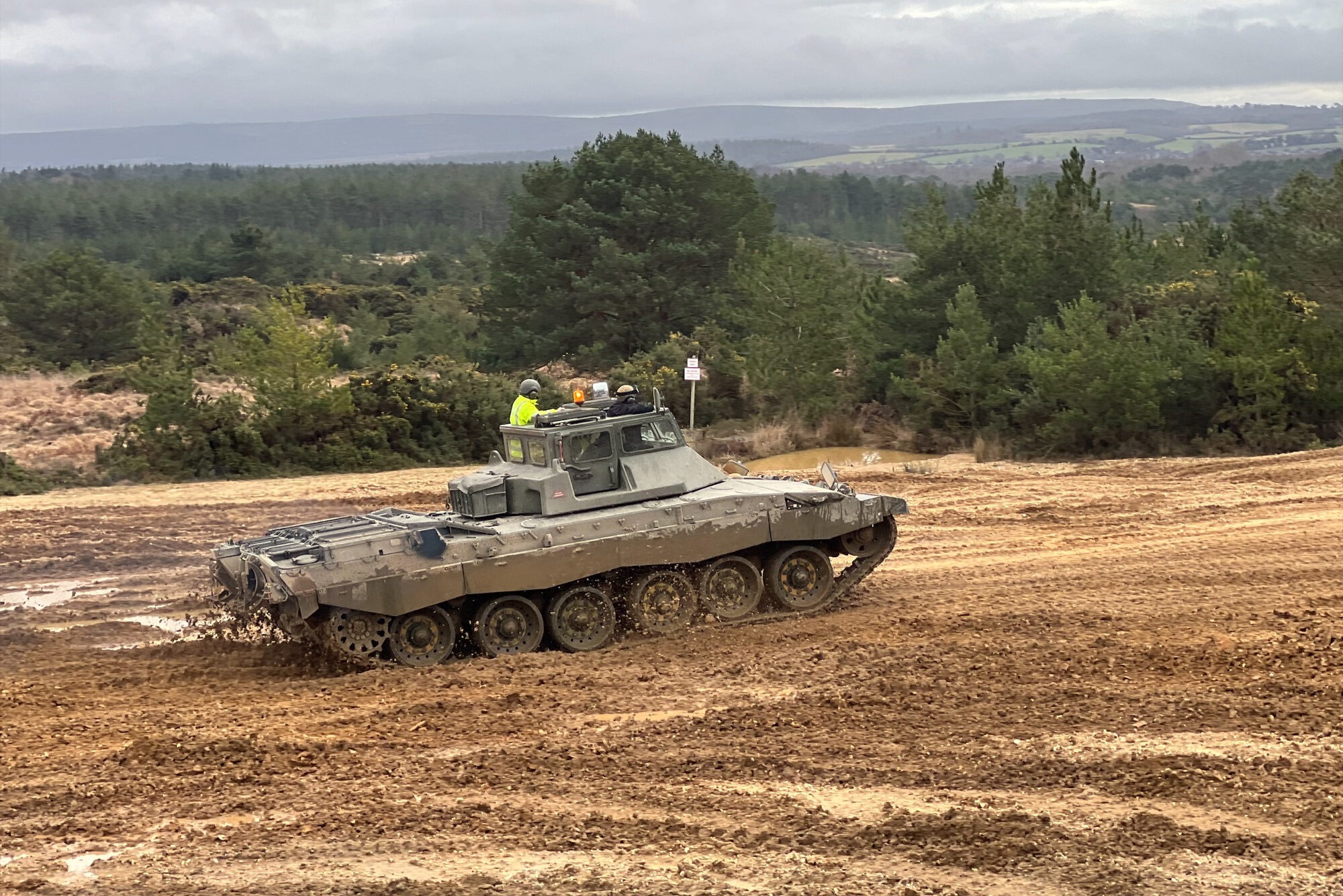 Ukrainian Troops Began Training On Challenger 2 Tanks In UK (Photos)