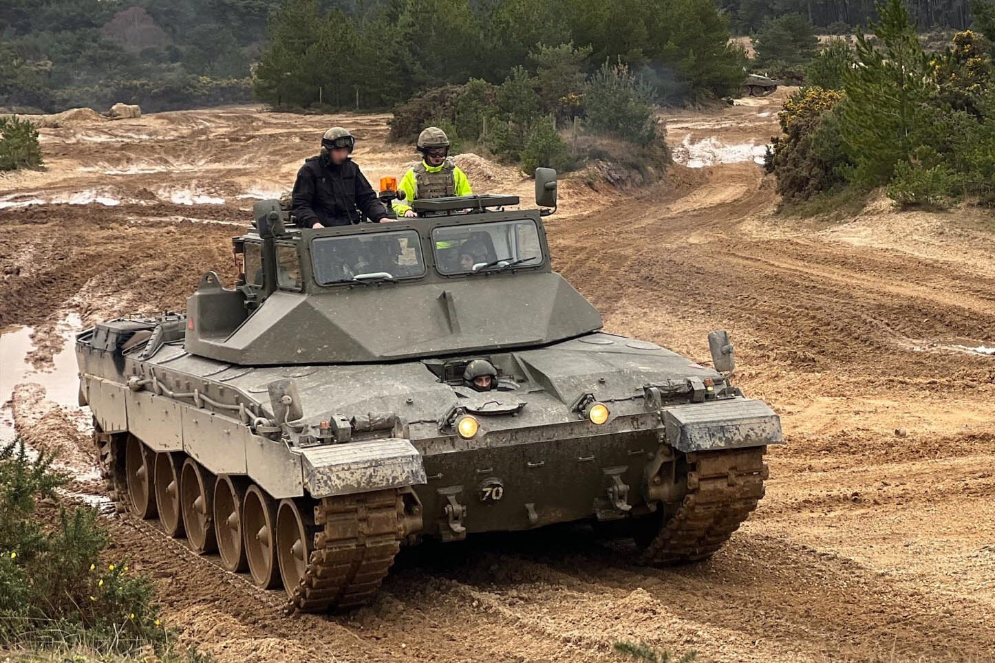 Ukrainian Troops Began Training On Challenger 2 Tanks In UK (Photos)