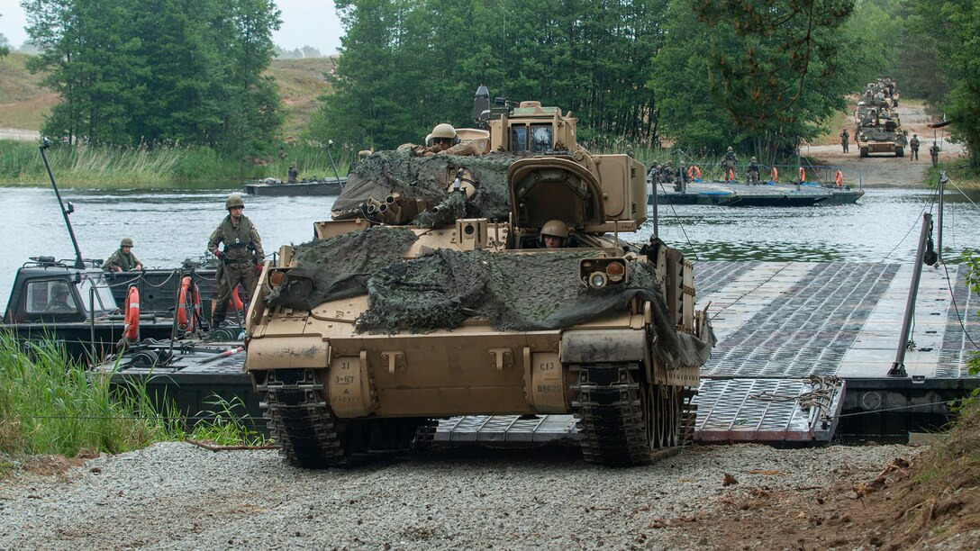 Footage From Poland Reveals Exact Version Of Bradley IFVs U.S. Sent To Ukraine