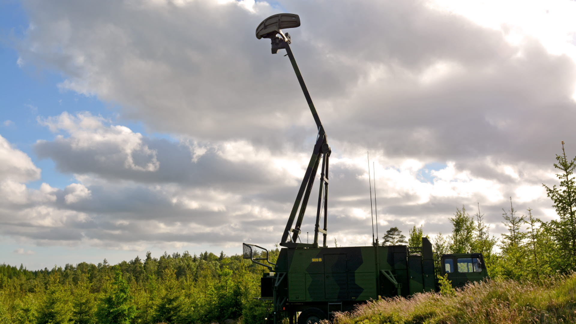 Sweden Supplied Ukraine With Giraffe Air Defense Radars