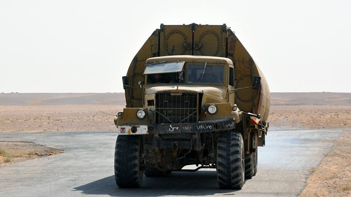 Syrian Army Deploys Floating Bridge On Western Euphrates Bank In Deir Ezzor (Photos)