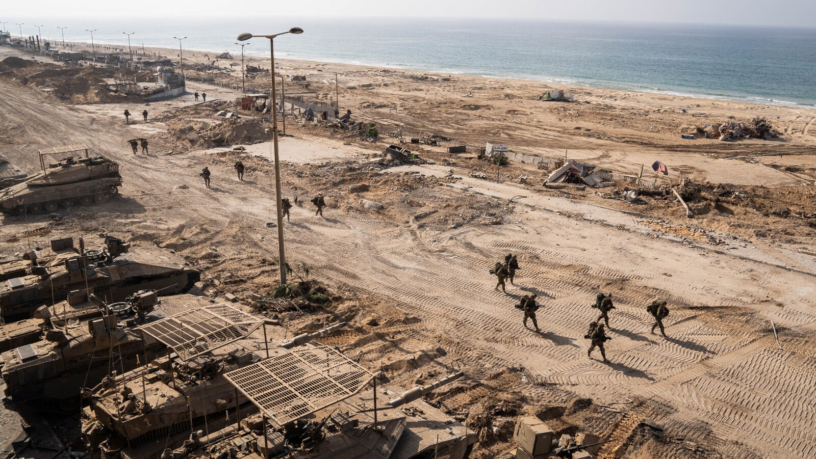 Israeli Army Captures Hamas Training Outpost, Takes More Losses (Videos)