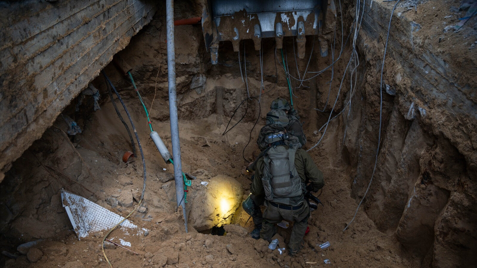 Israeli Army Set Up Pumps To Flood Hamas Tunnels In Gaza With Seawater - Report