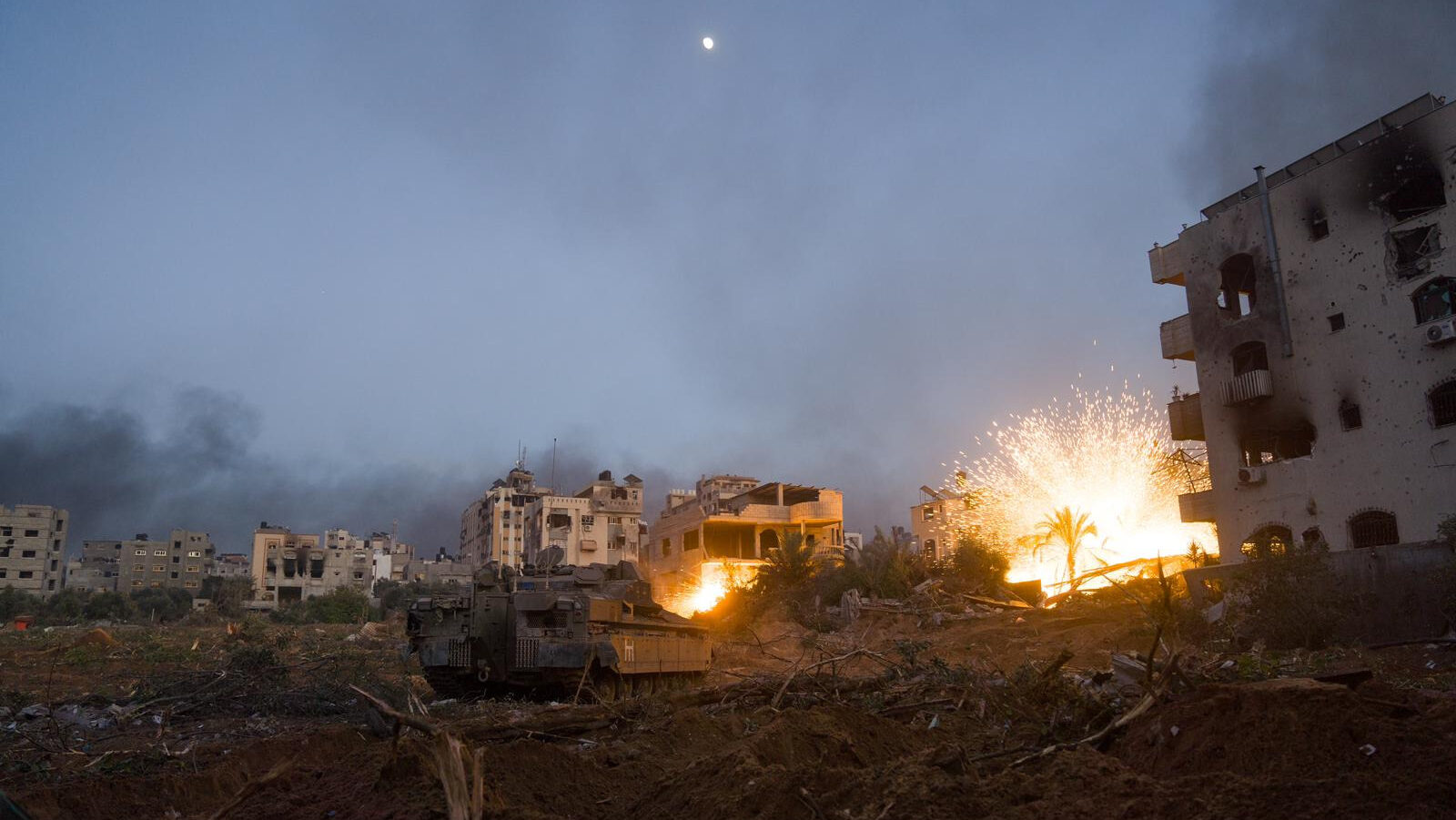 Israeli Army Reports Advance In Southern, Northern Gaza (Videos)