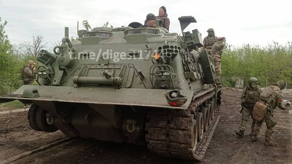 Russian Army Captures Another American Engineering Vehicle From Kiev Forces (Photos)