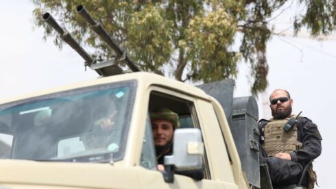 Syrian Government Forces Storm Druze Town Amid Israeli Strikes (18+ Videos)