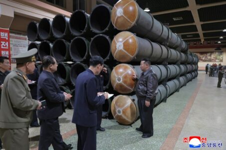 North Korean Leader Inspects Munitions Factories (Photos)