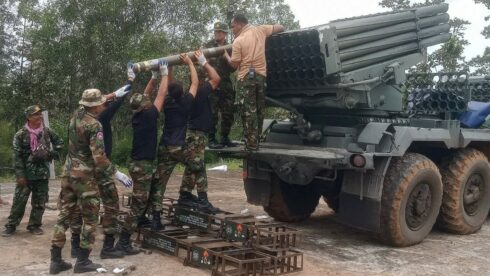 Thai Jets Bomb Cambodia After Deadly Rocket Attack Amid Worries Of All-Out War (Videos)