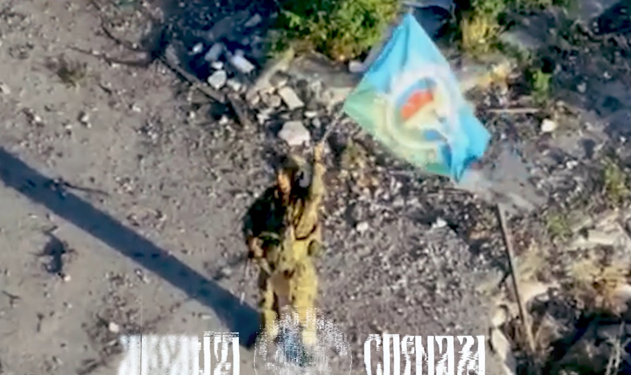 BREAKING: Russian Flags Waving In Kamenskoe After Week-Long Assault