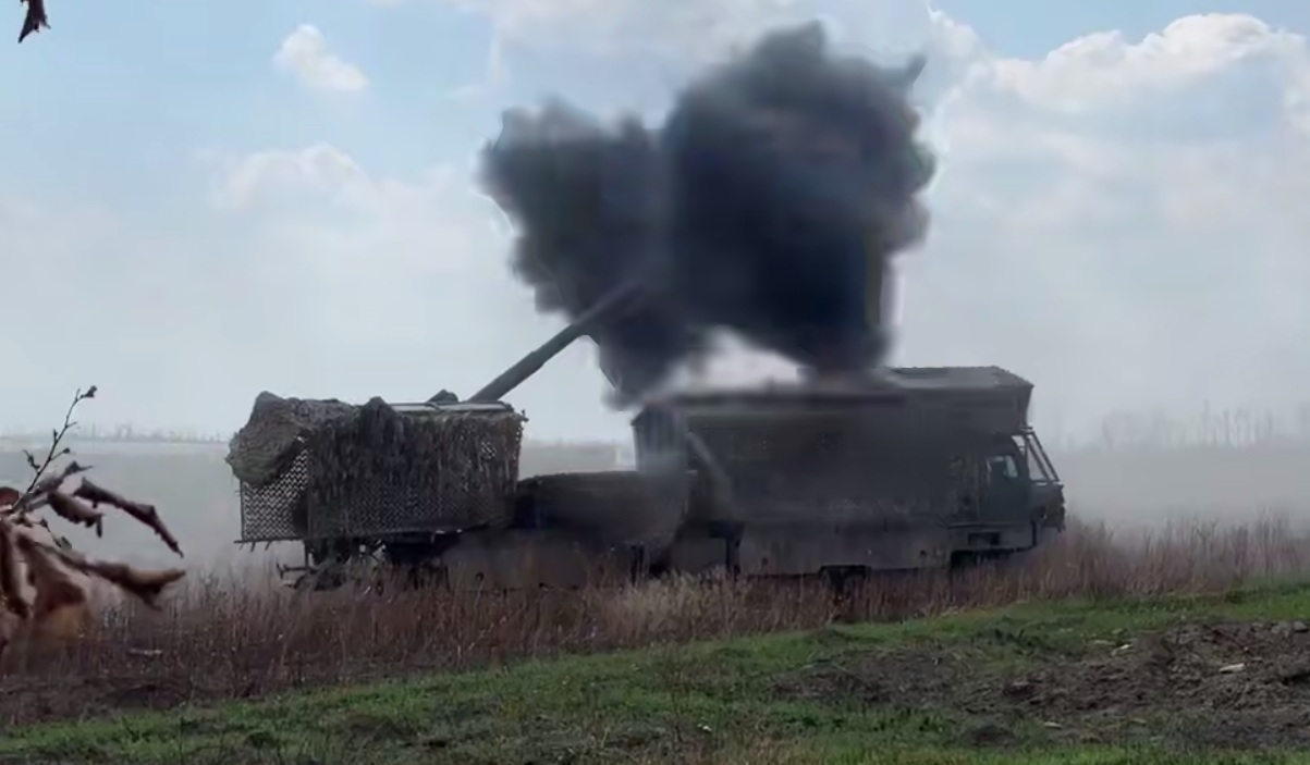 Russian Army Expands Use Of New Giatsint-K Heavy Wheeled Howitzer (Video)